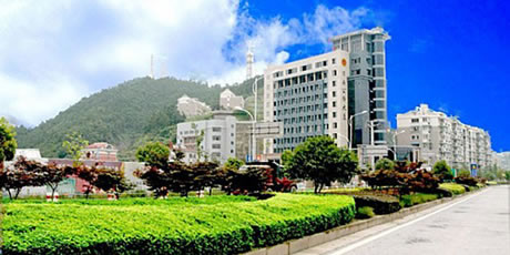 �������Y